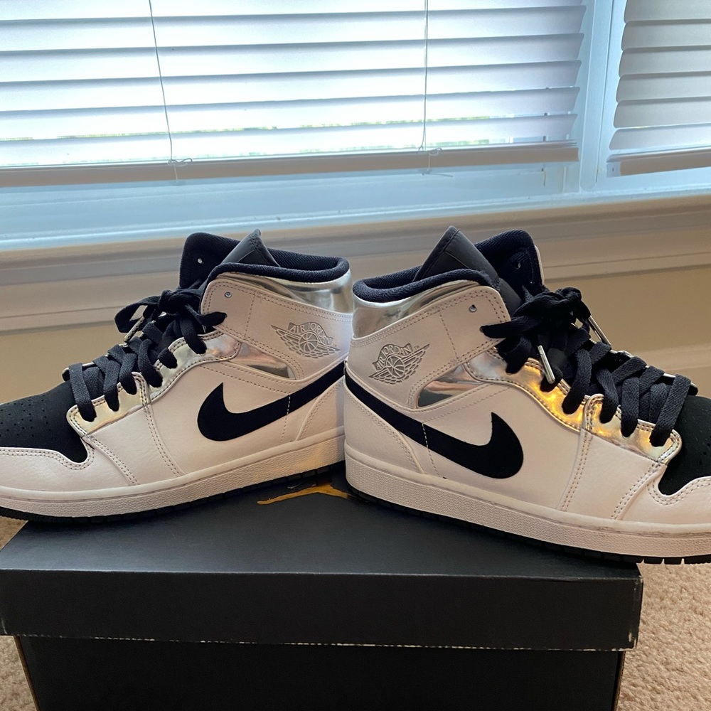 Jordan 1 mid
